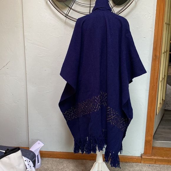 Crossnore School Navy Cape with Gold Accents - Picture 9 of 11